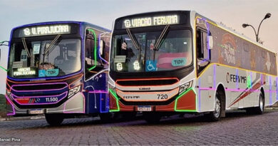 Ônibus com decoração de Natal da Viação Pirajuçara começam a circular em Taboão e Embu