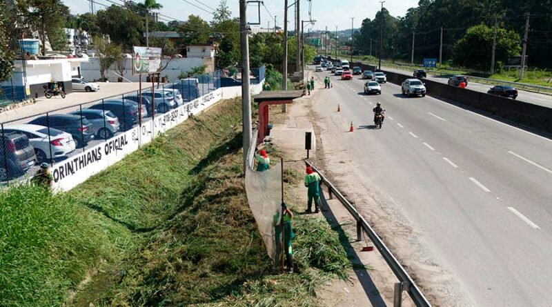 Taboão da Serra realiza manutenção urbana na Av. Aprígio Bezerra da Silva
